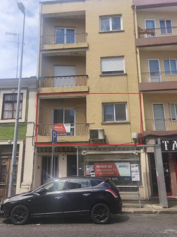 Fotografia de imóvel: Apartamento T3, sito na Rua Antero Quental, PORTO