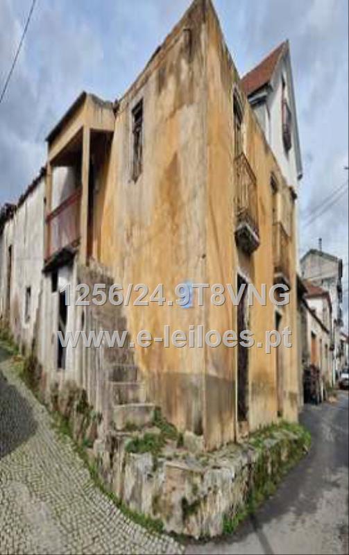 PRÉDIO URBANO EM RUÍNAS COM 180 M² – MOGADOURO
