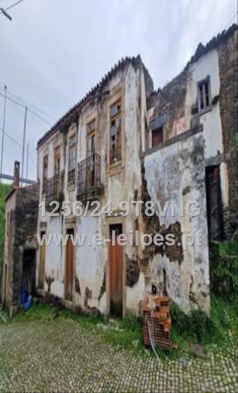 1/4 INDIVISO DE PRÉDIO URBANO EM RUÍNAS COM 340 M² – MOGADOURO