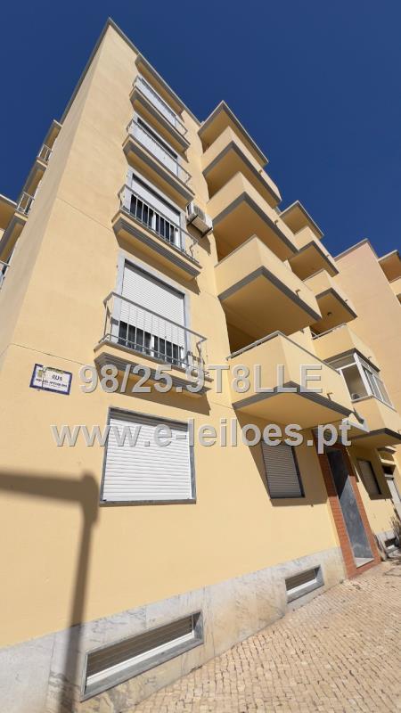 Apartamento T3 sito em Olhão