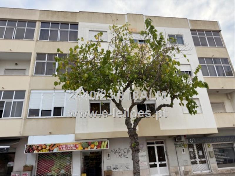 METADE DE APARTAMENTO NA CRUZ DE PAU