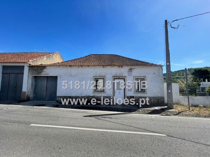 Moradia sita em Arneiro das Milhariças - Santarém
