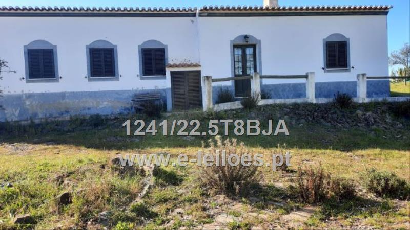 Prédio Misto sito em Santana da Serra - Ourique