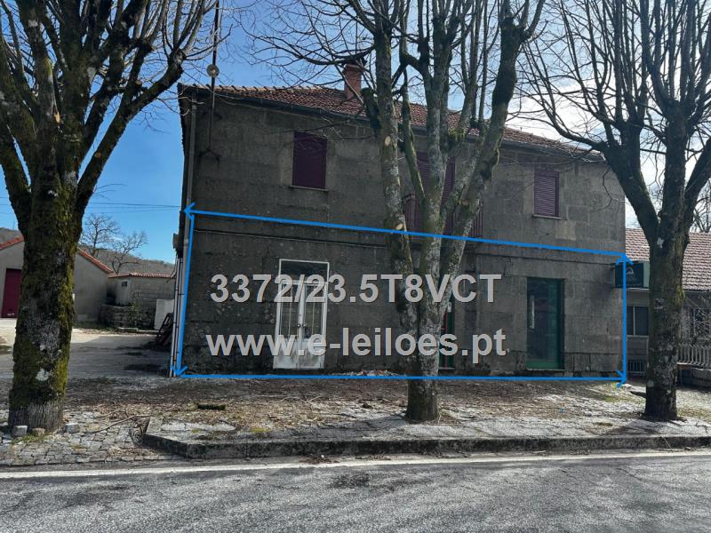 Frações destinadas a comércio, serviços ou industria e armazém, em Melgaço