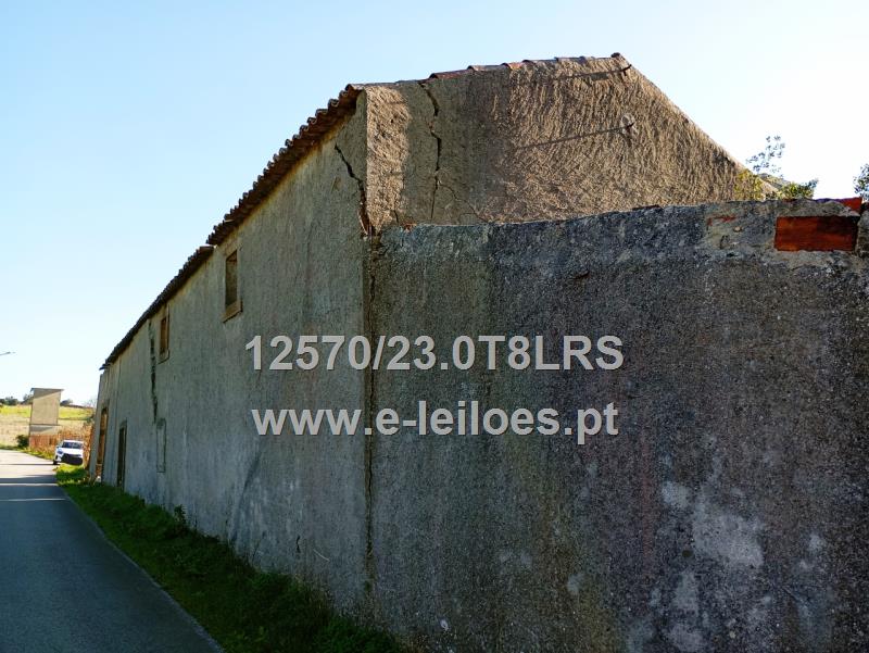 Imóvel destinado a armazém e indústria situado em Arruda dos Vinhos