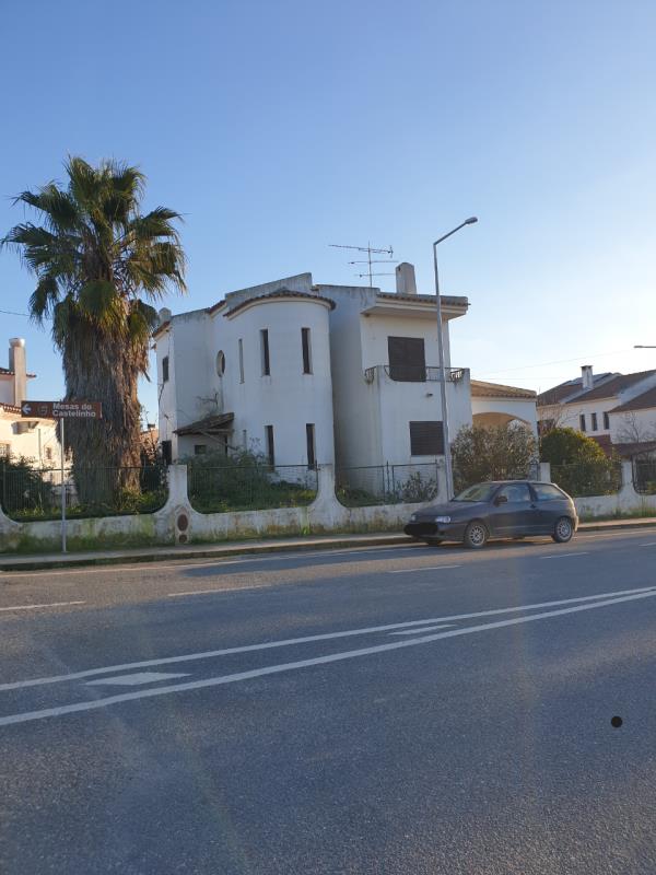 Fotografia de imóvel: Moradia com a tipologia T4 situada em Santa Clara a Nova, concelho de Almodôvar