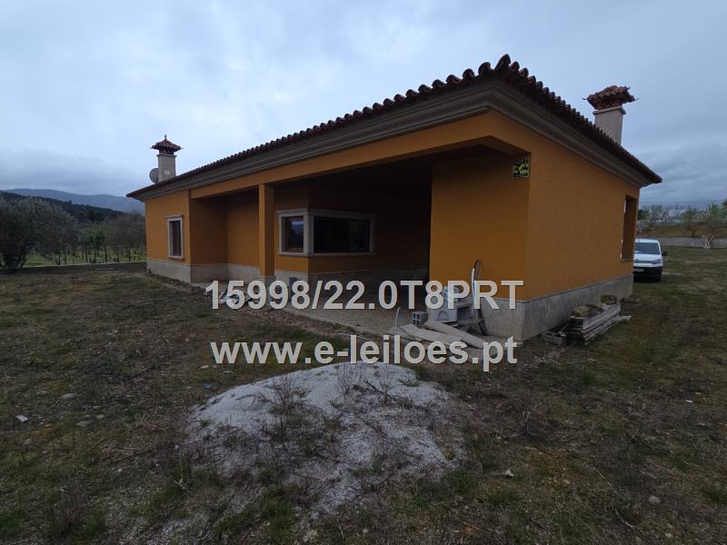 Moradia Térrea do Tipo T3 - Gouviães - Tarouca