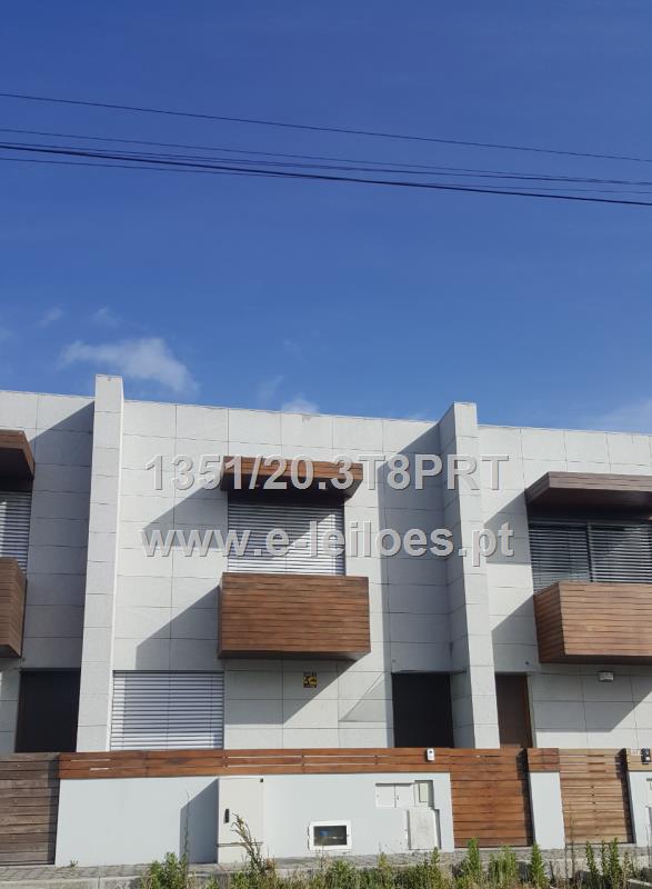 Moradia Triplex sita em Canidelo - Vila Nova de Gaia