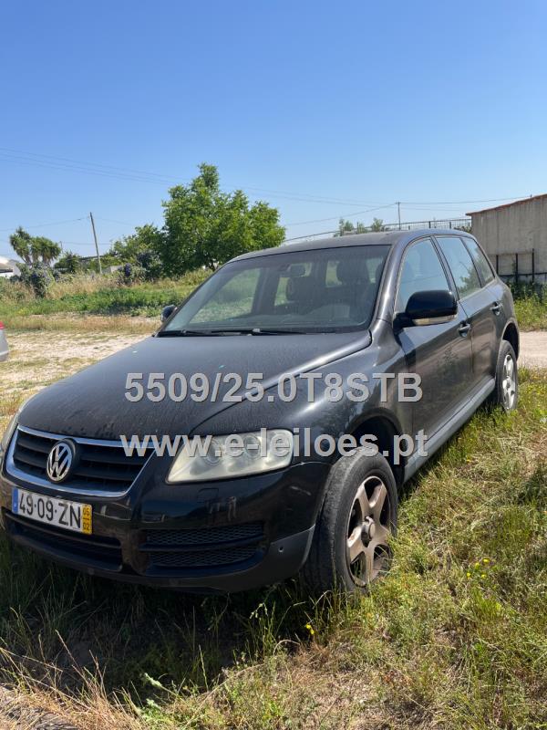 Veículo com a matrícula 49-09-ZN, VOLKSWAGEN 7 L (TOUAREG), a gasóleo.