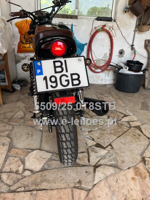 Motociclo com a matrícula BI-19-GB