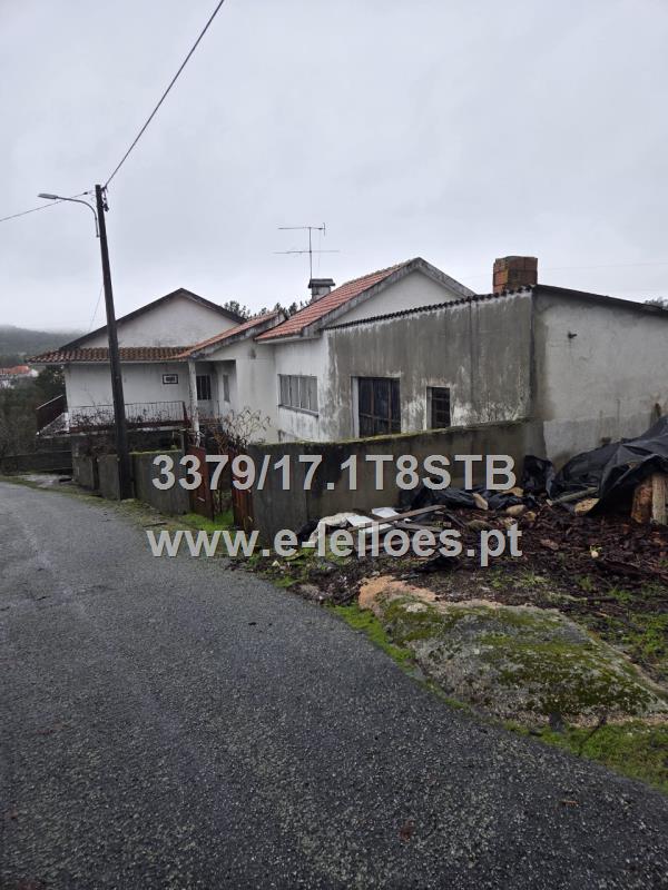 Moradia T3, sita em Coruche, Aguiar da Beira