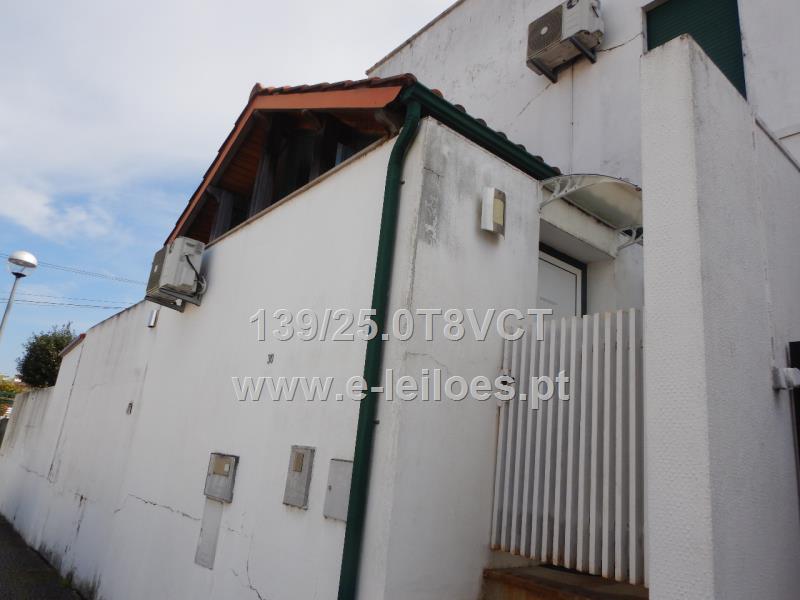 1/2 moradia sita no Centro de Vila Nova de Cerveira