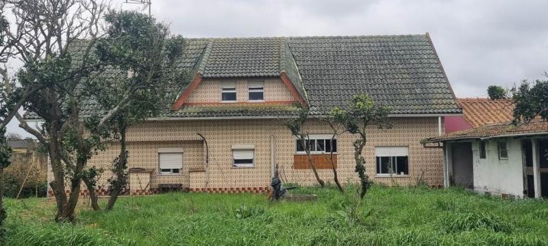 Fotografia de imóvel: Casa  de r/c  arrumos e logradouro.