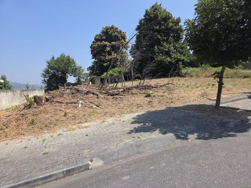 Fotografia de imóvel: 1/2 da parcela de terreno para construção
