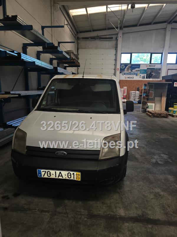 Viatura marca Ford modelo Transit Connect 200S-75 (PT2)