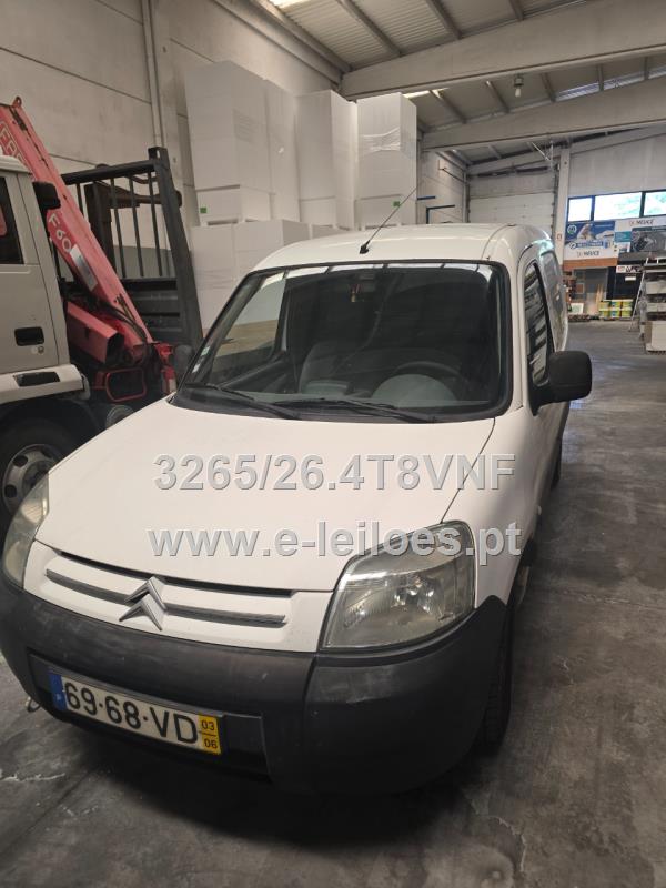 Viatura marca Citroen modelo Berlingo