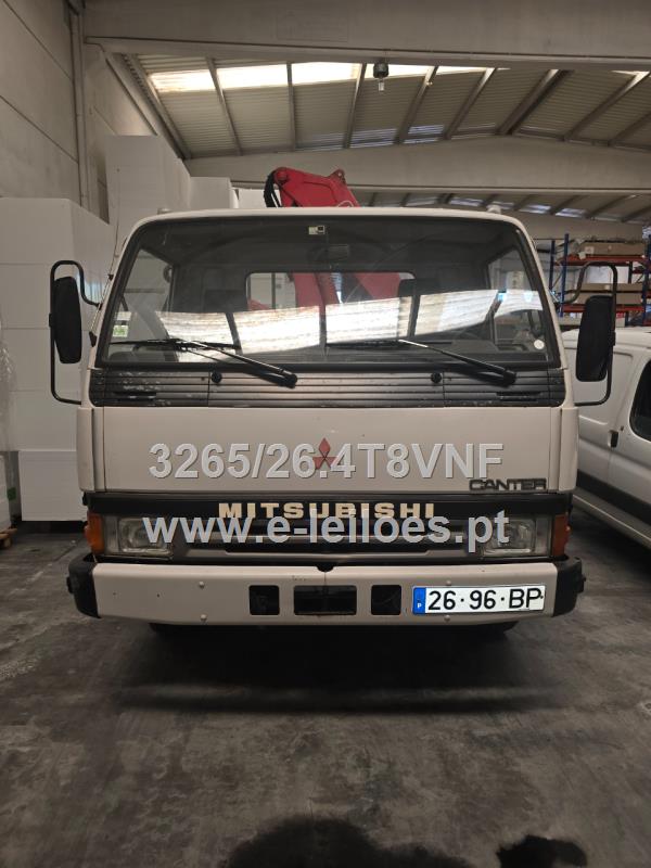 Viatura marca Mitsubisshi modelo Canter FH 100 HLBEA1