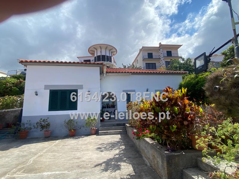Moradia térrea e logradouro, localizada no Funchal, R.A.Madeira