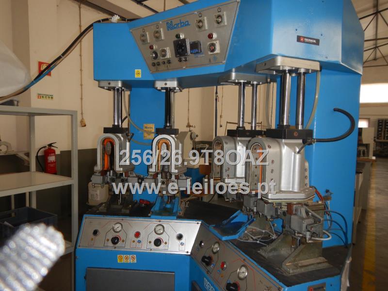 Máquina de moldar contrafortes Norba e Máquina de moldar contrafortes Olympic