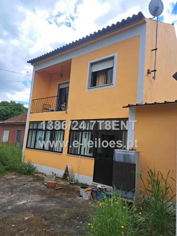 Casa de rés-do chão 1.º Andar para habitação, anexo e logradouro