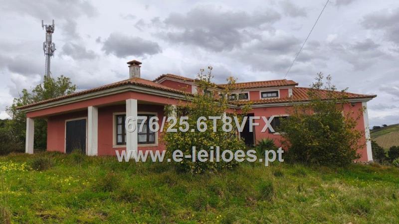Moradia familiar em Casal do Zambujeiro - Ventosa