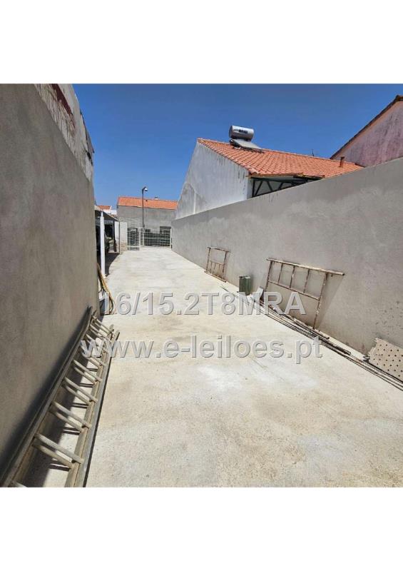 1/2 de Tira de Terreno sito em Moura - Beja