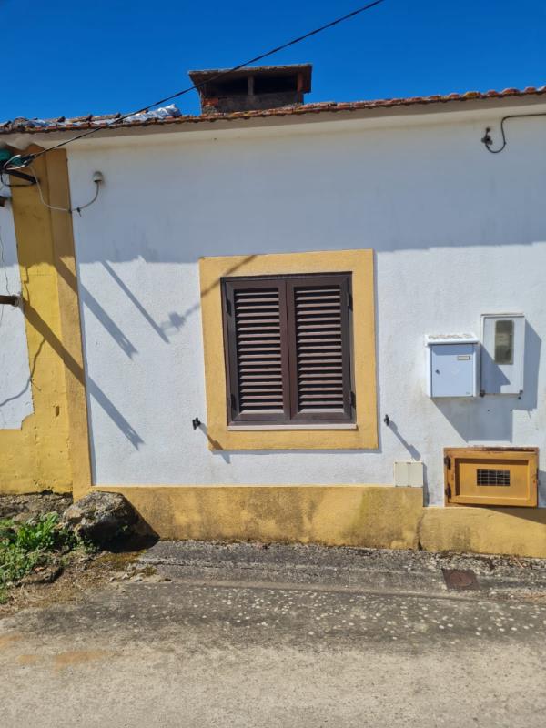 Fotografia de imóvel: 1/3 de Prédio Misto em S. Pedro de Tomar