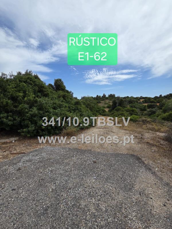 Prédio Misto sito em Pêra - Silves