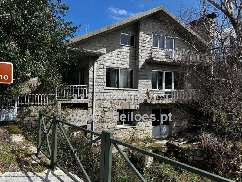 Prédio urbano na freguesia de Castro Laboreiro, Melgaço