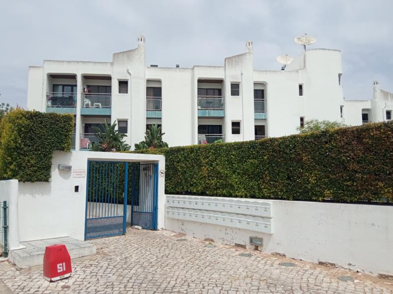Fotografia de imóvel: **APARTAMENTO EM QUARTEIRA**