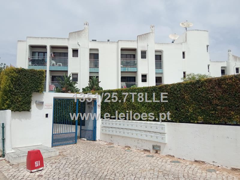 **APARTAMENTO EM QUARTEIRA**