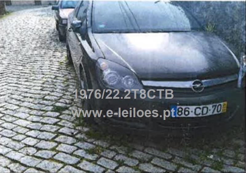Veículo de passageiros da marca Opel