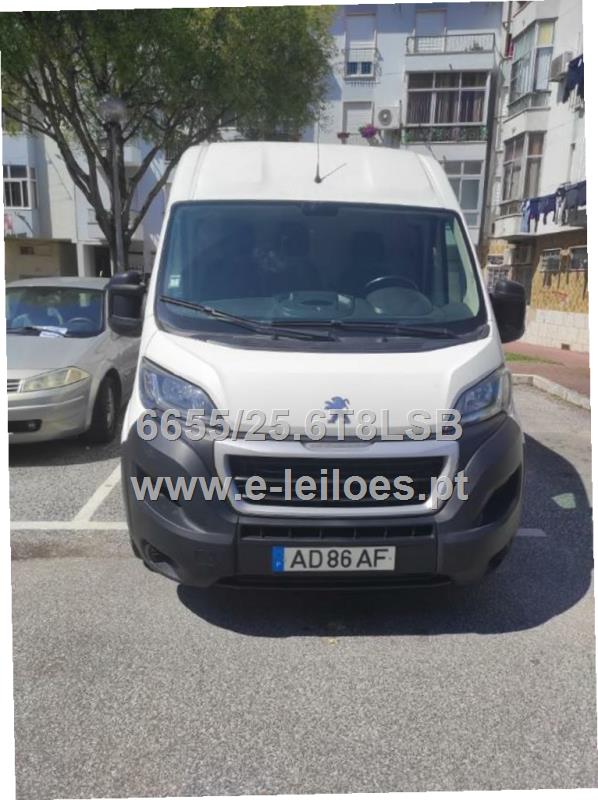 Viatura ligeira de mercadorias, da marca Peugeot, modelo Boxer