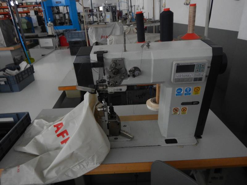Fotografia de equipamento: Máquina para indústria do calçado