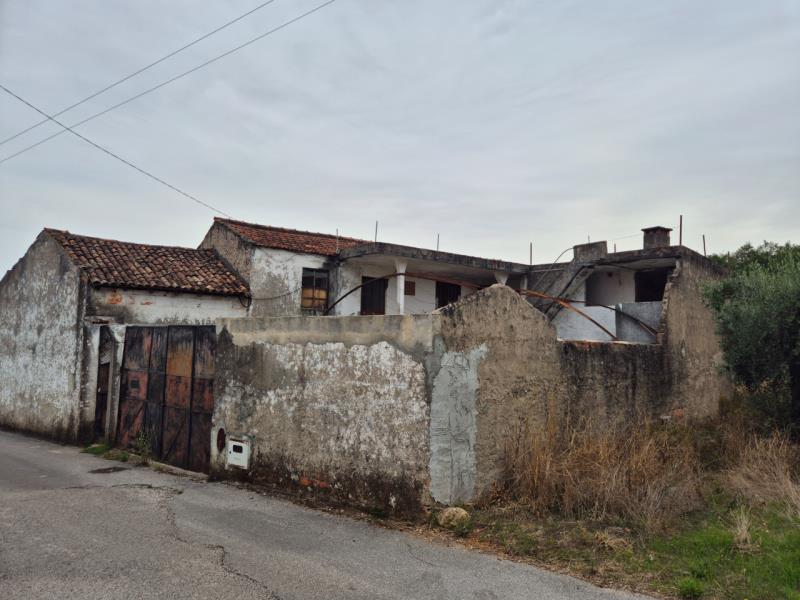 Fotografia de imóvel: Casa com logradouro para reconstruir