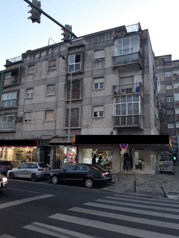 Fotografia de imóvel: 1/2 do Prédio Urbano destinado a habitação e comércio, em Agualva