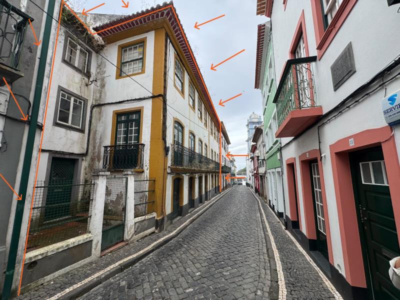 Fotografia de imóvel: Conjunto imobiliário para reabilitação – Angra do Heroísmo