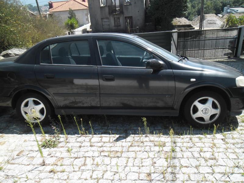 Fotografia de veículo: Veículo ligeiro de passageiros, marca Opel.