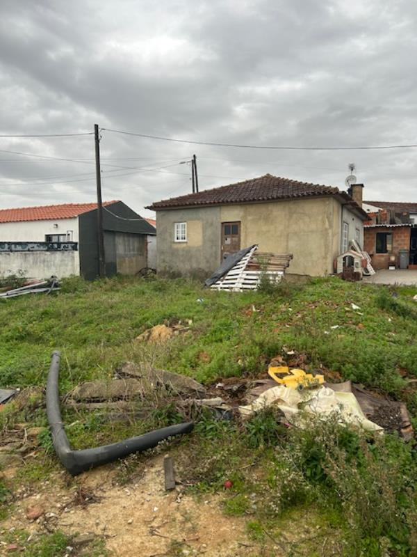 Fotografia de imóvel: Imóvel em Pinheiro da Bemposta inacabado