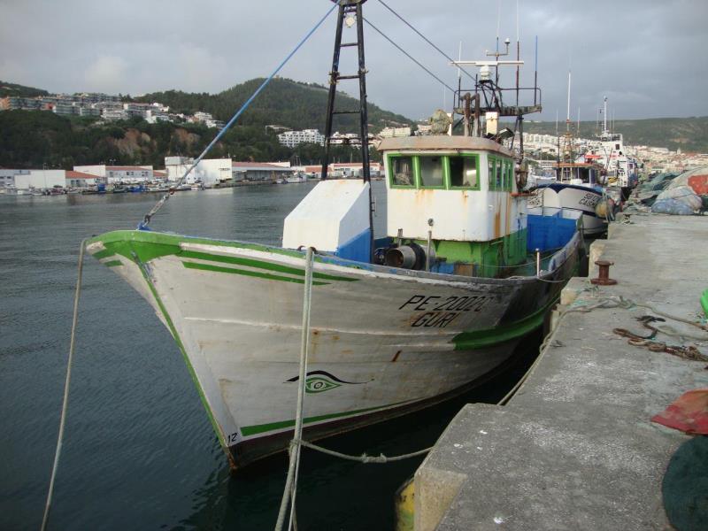 Fotografia de veículo: Embarcação de pesca costeira, denominada "GURI"