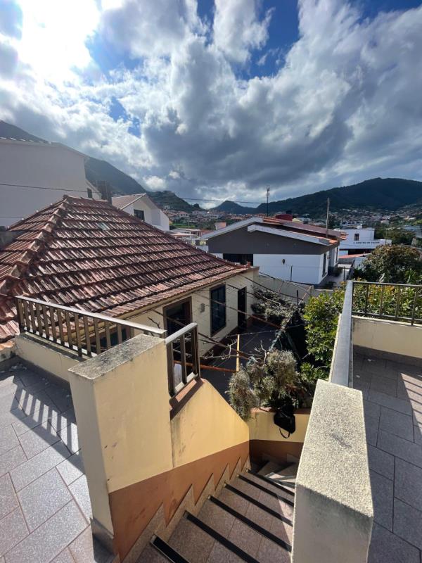 Fotografia de imóvel: Casa de um piso, destinada a habitação com logradouro