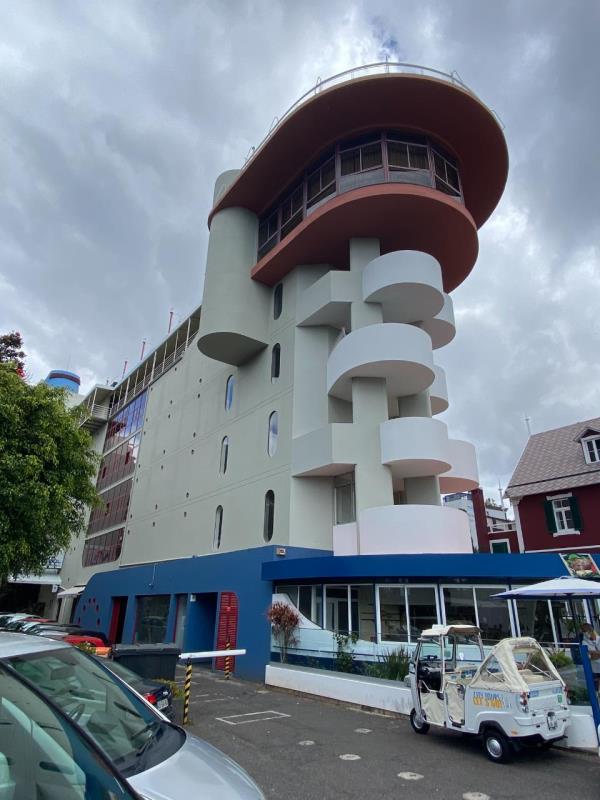 Fotografia de imóvel: 1/2 (Metade) Loja comercial localizada na zona turística do Funchal, Madeira