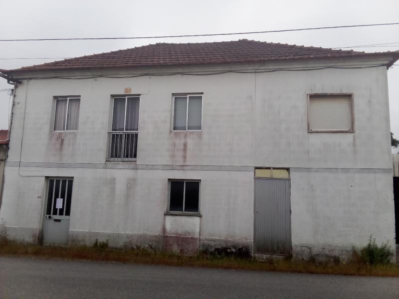 Fotografia de imóvel: 1/2 (metade) de prédio urbano