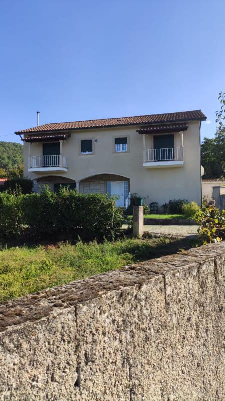 1/2 de Moradia de dois pisos, com 2220m2 em Valoura
