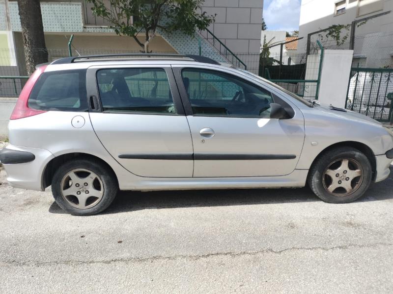 Fotografia de veículo: Veículo de marca Peugeot Modelo: 2*HFX*(206)