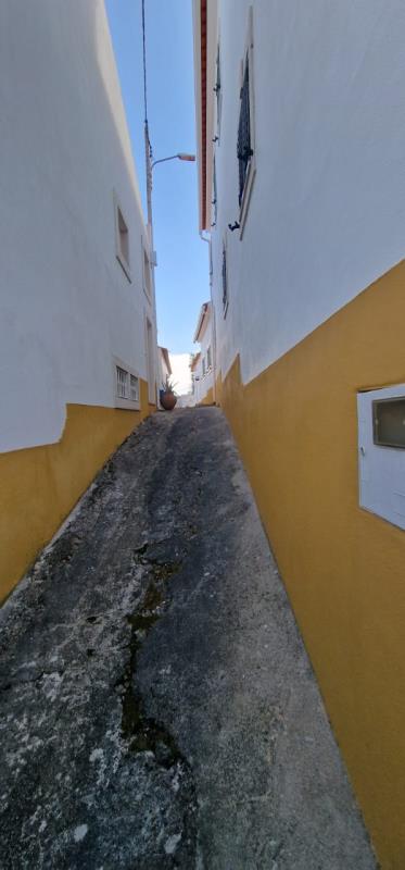 Casa rés-de-chão para habitação e logradouro em mau estado