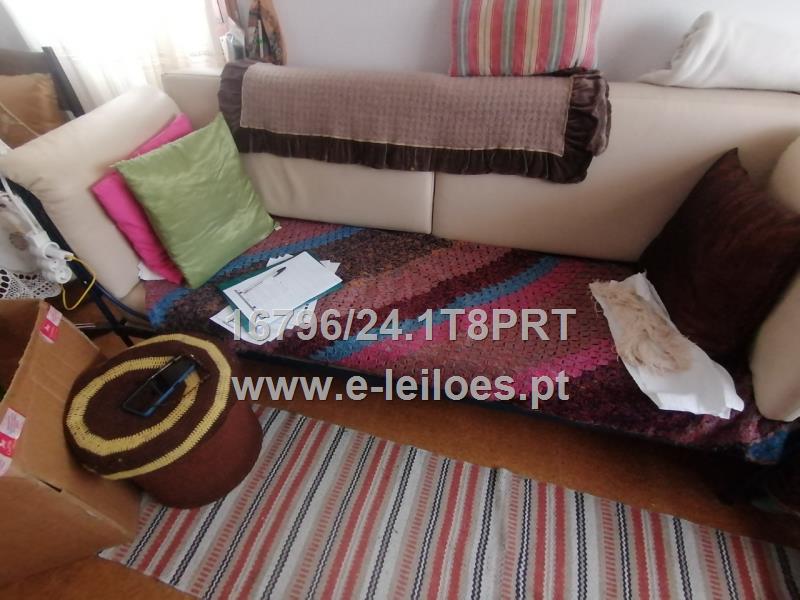 recheio de habitação composto por móveis
