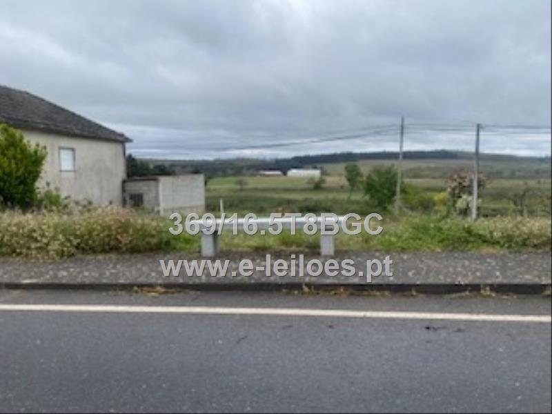 1/2 individa de terreno para construção, em Bragança (Santa Comba de Rossas)