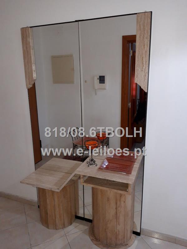 Lote de mobiliário e equipamentos de habitação em Olhão