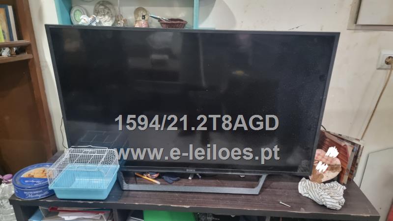 Lote composto por TV, computador e mobiliário